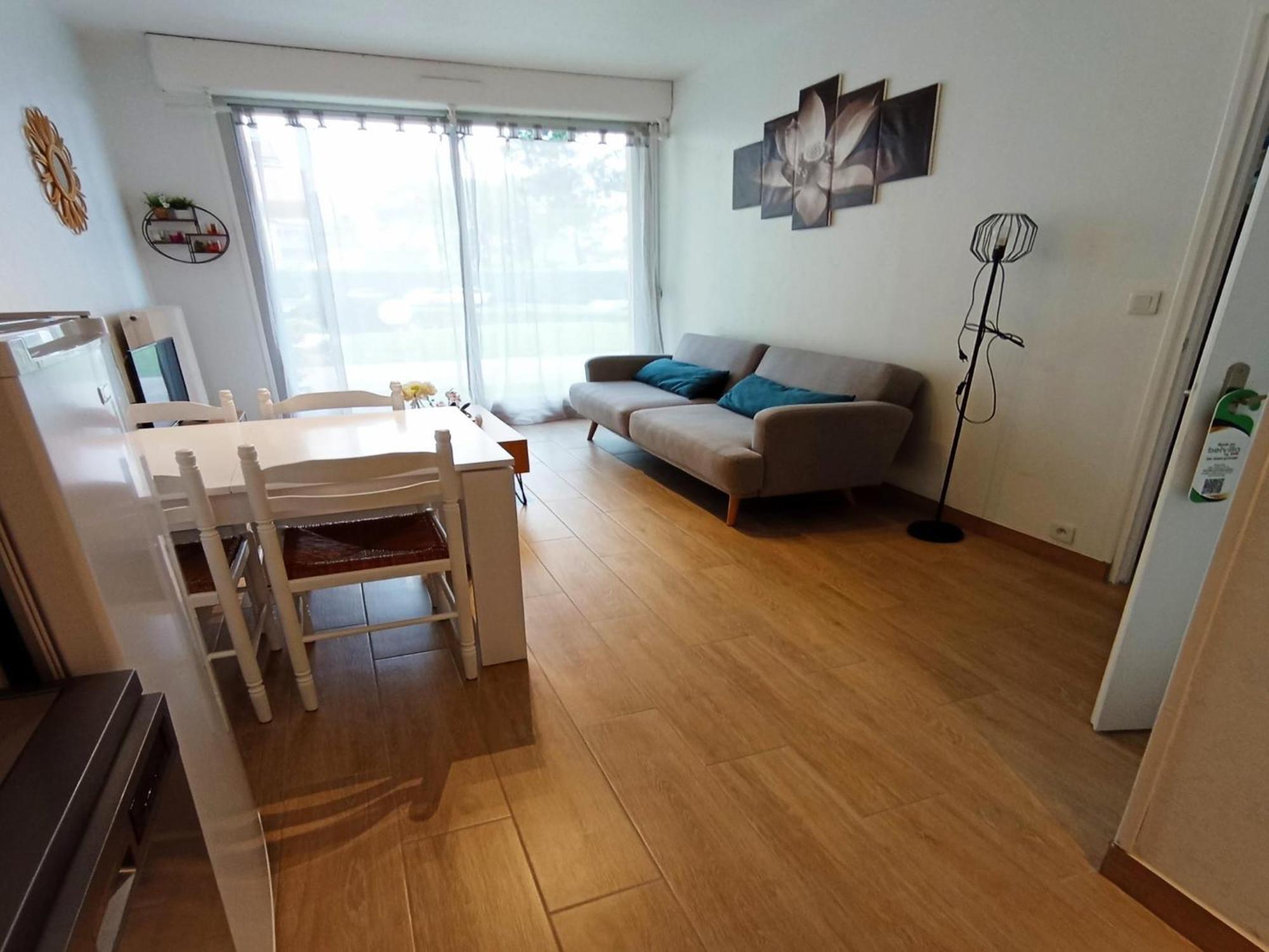 Simplistic Holiday Home In Grandcamp With Garden Екстер'єр фото